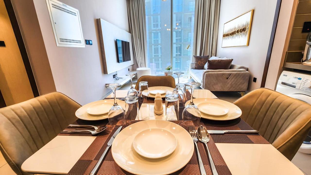 By Latinem Luxury 2br Holiday Cvr B2208 Near Burj Khalifa Daire