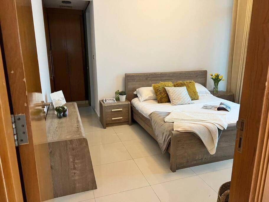 Stunning Canal And Palm View 'best Unit' * Dubai