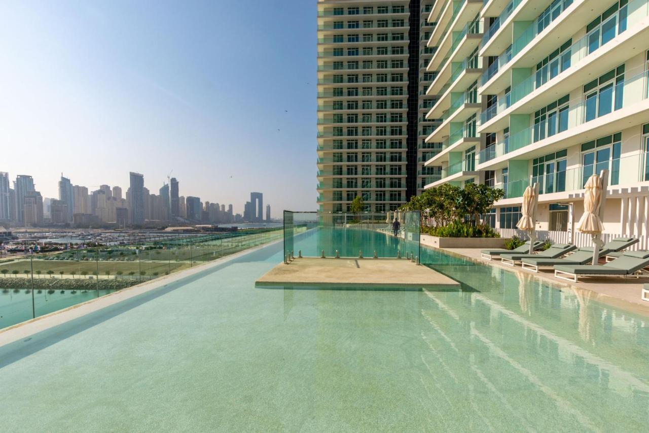 Vayk - Stunning Two Bedroom With Private Access * Dubai