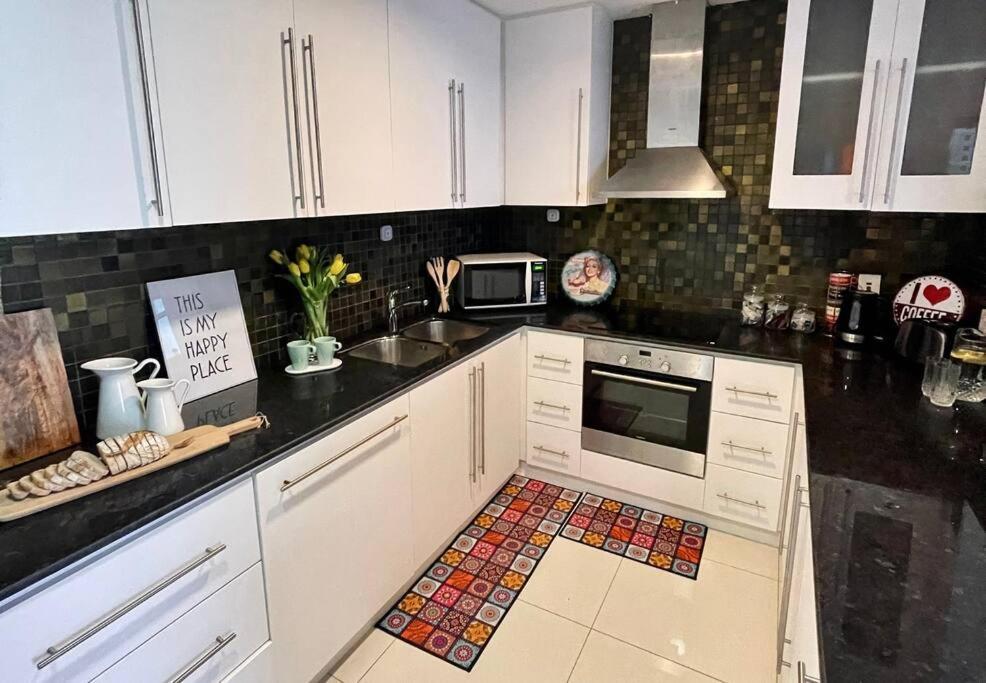 Stunning Canal And Palm View 'best Unit' Apartment Dubai
