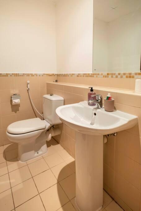 Leen Homes-jbr -spacious 4 Bedroom Guest house
