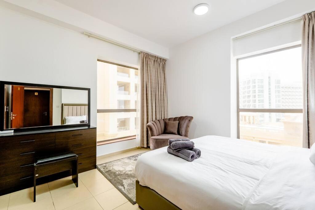 Leen Homes-jbr -spacious 4 Bedroom Guest house *