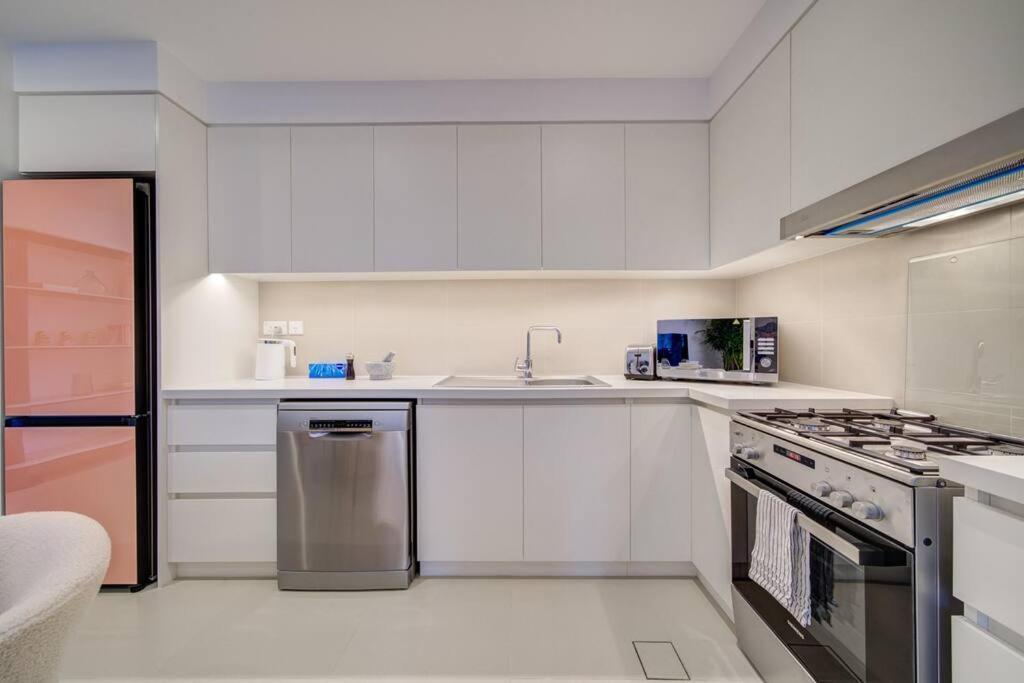 Apartment Spacious L Brand New L Great Amenities