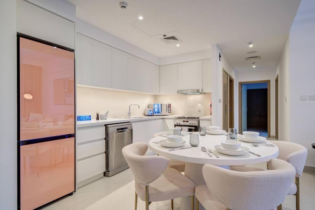 Spacious L Brand New L Great Amenities Apartment