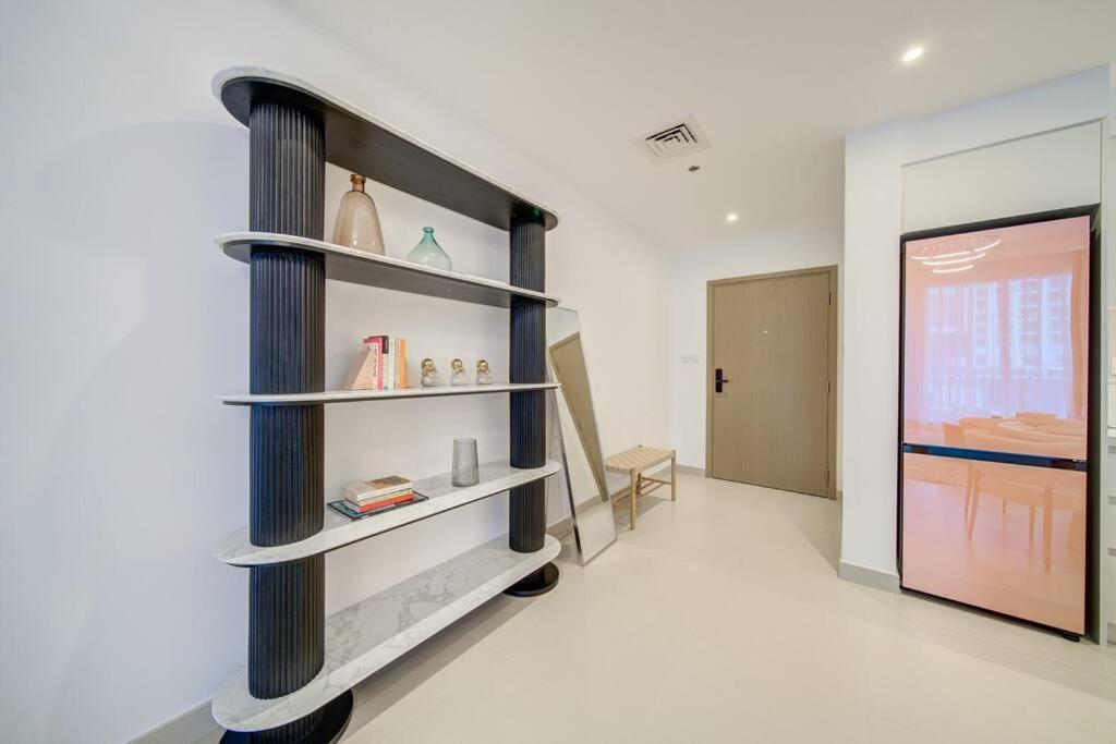 Spacious L Brand New L Great Amenities Apartment *