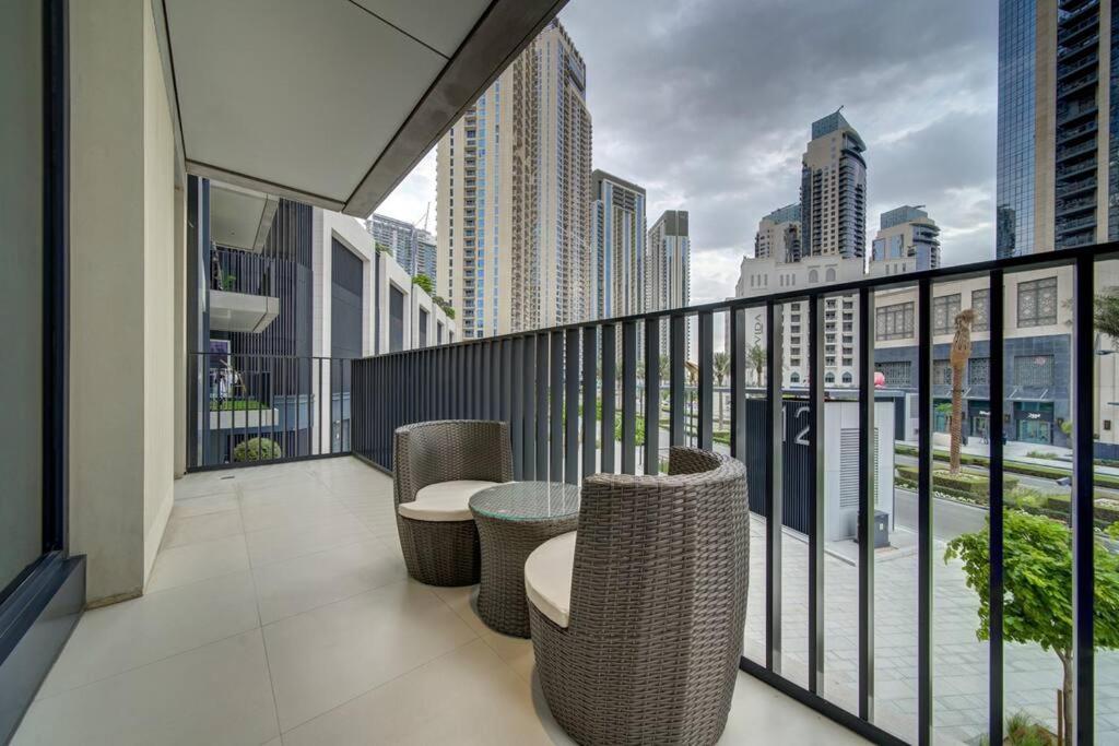 Spacious L Brand New L Great Amenities Apartment *