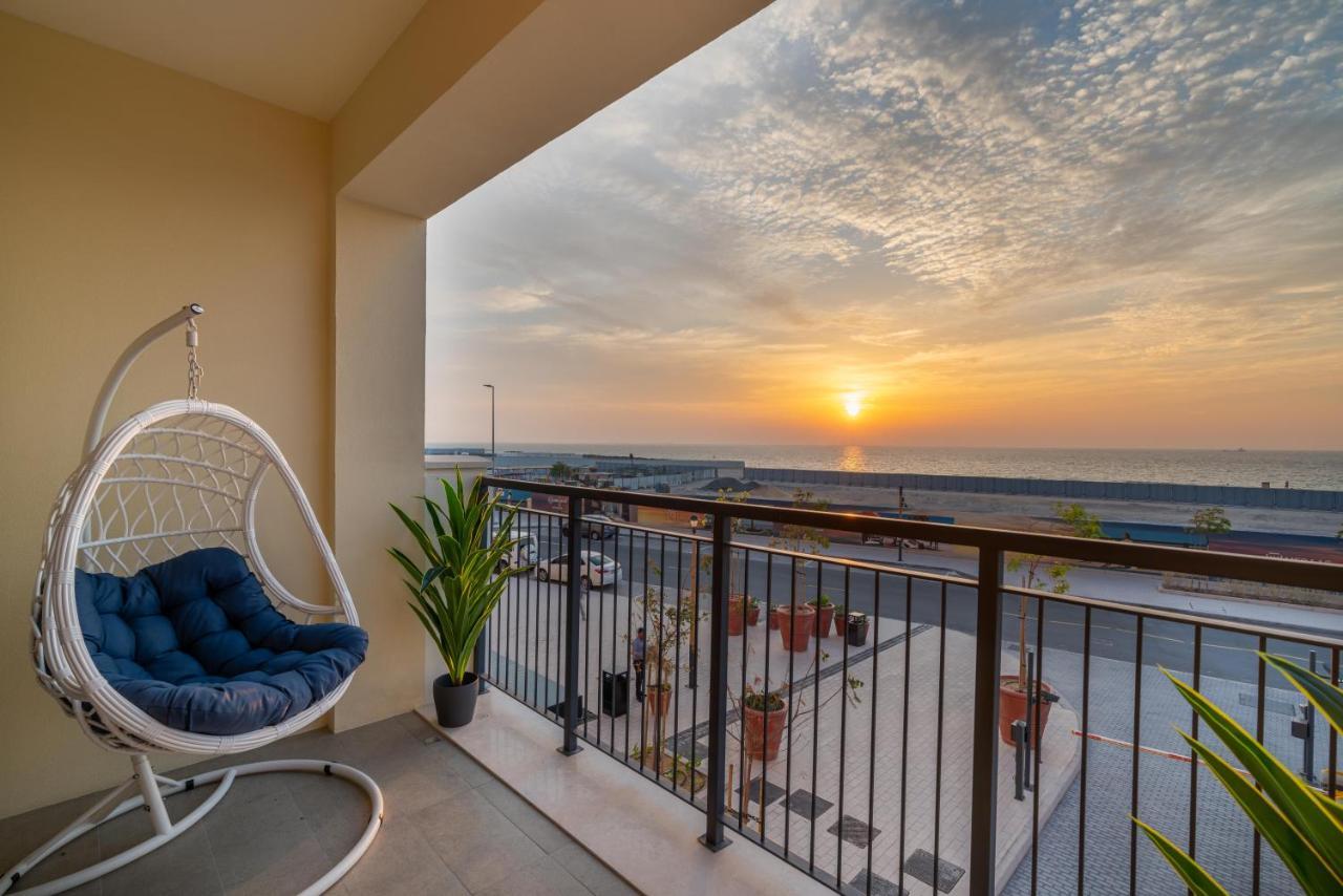 Ultimate With Big Terrace, Amazing Sunset, Perfect For 4 People Apartamento Dubai