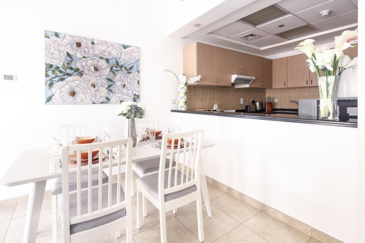 Frank Porter - Canal Apartment Dubai