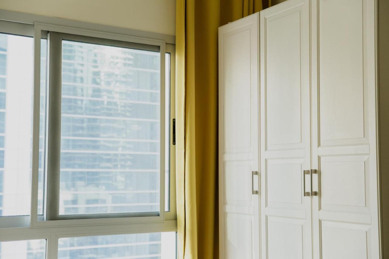 Yellow Studio Apt 511 In Marina Diamond One Apartment *