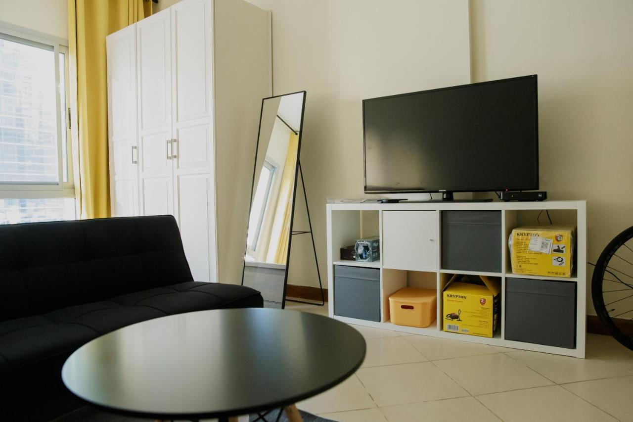 Apartment Yellow Studio Apt 511 In Marina Diamond One