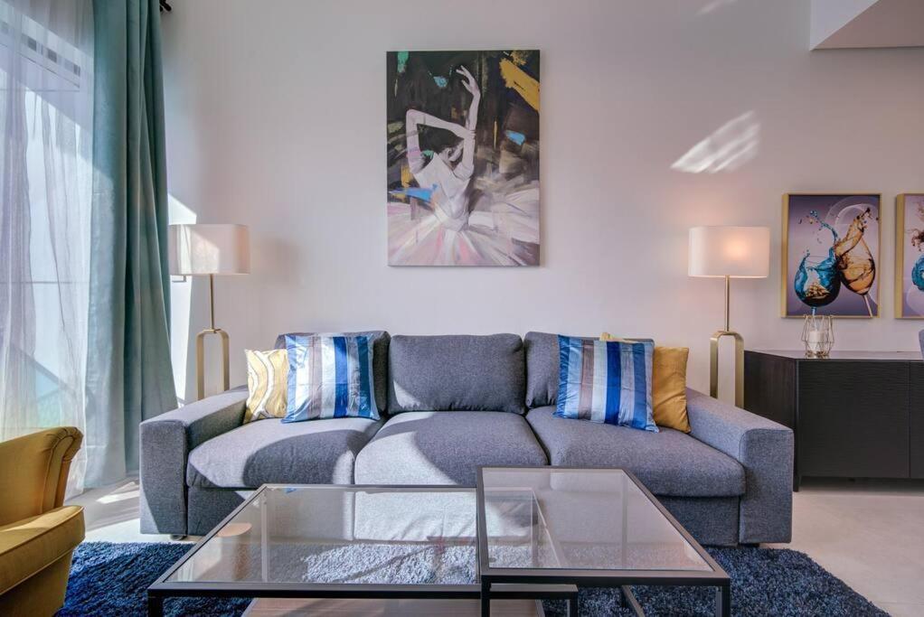 Canal View L Stylish & Spacious Apartment Dubai