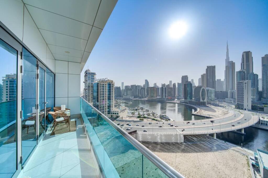 Apartment Canal View L Stylish & Spacious Dubai