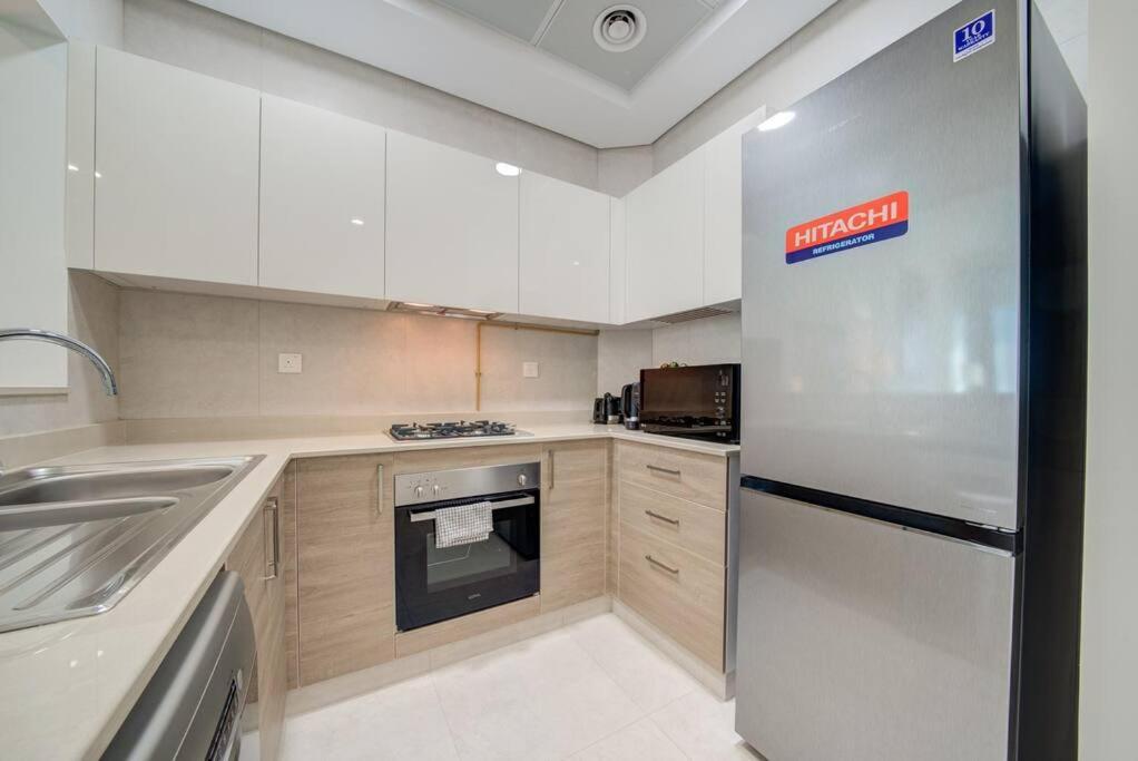 Canal View L Stylish & Spacious Apartment Dubai