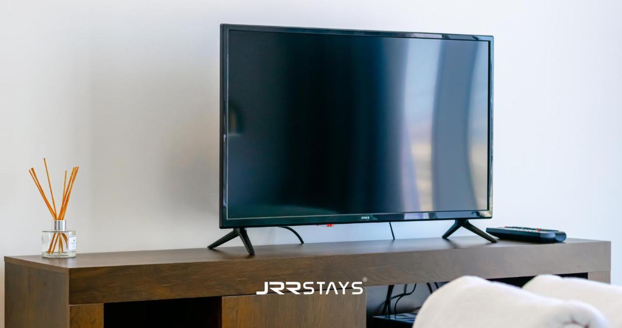 Sleek & Modern - In Jvc *