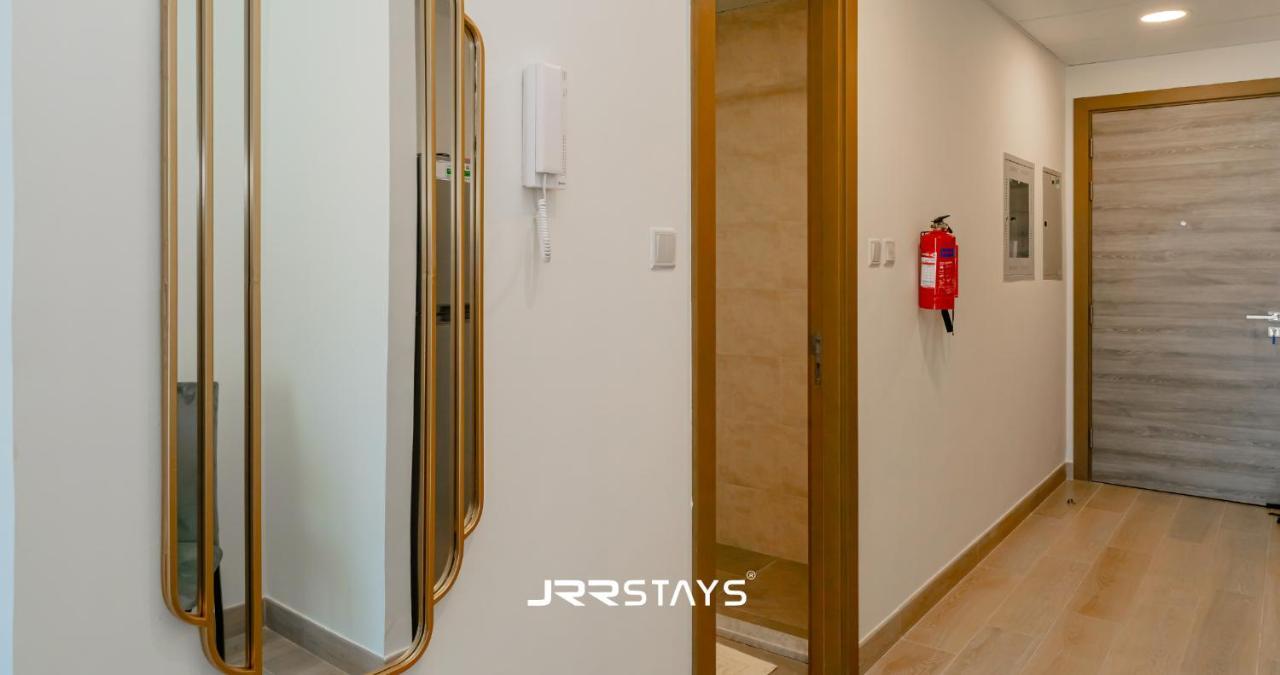 Sleek & Modern - In Jvc