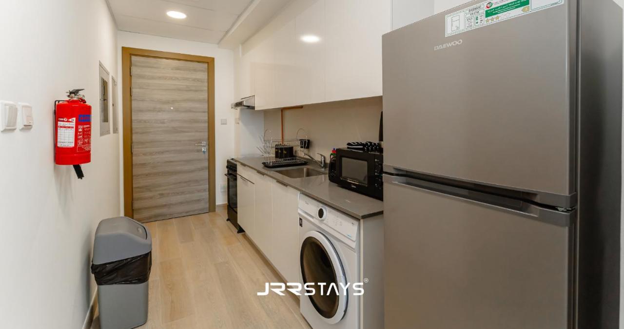 Sleek & Modern - In Jvc