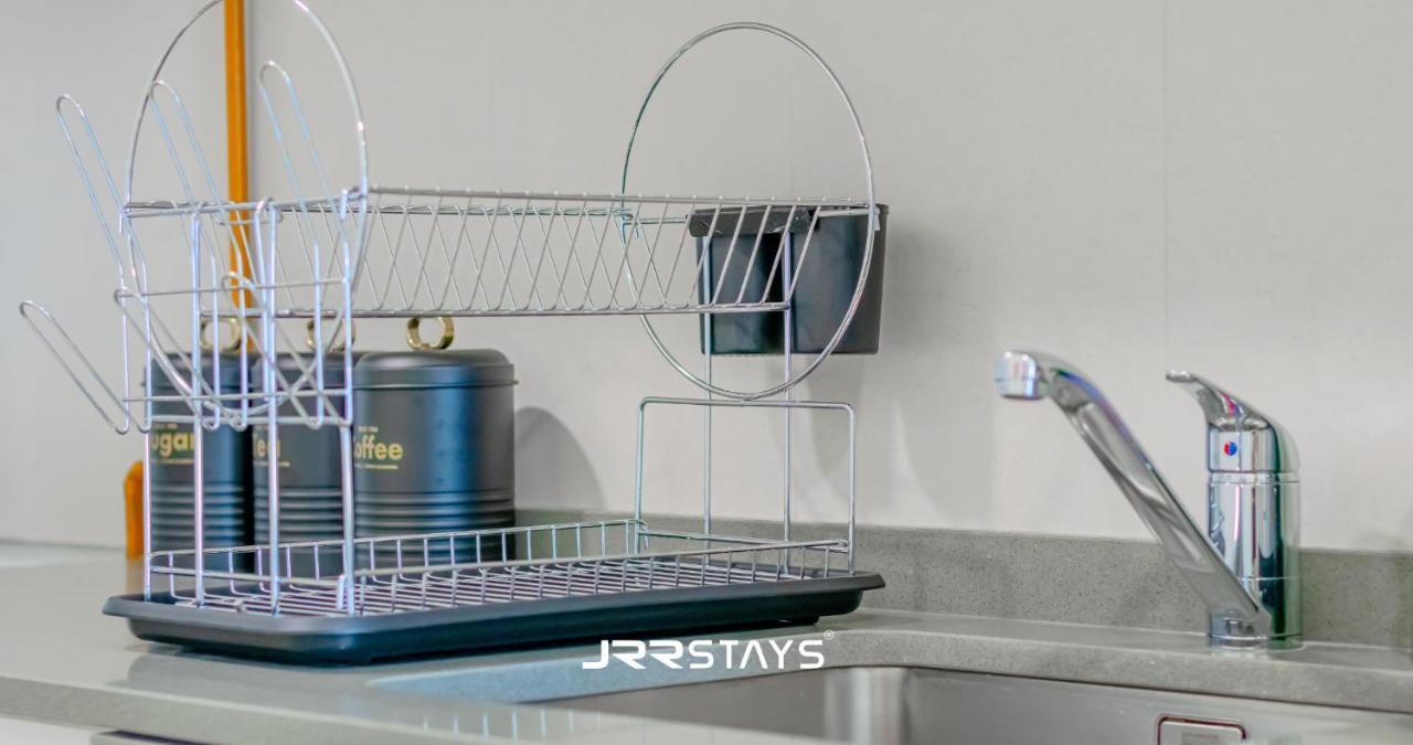 Sleek & Modern - In Jvc