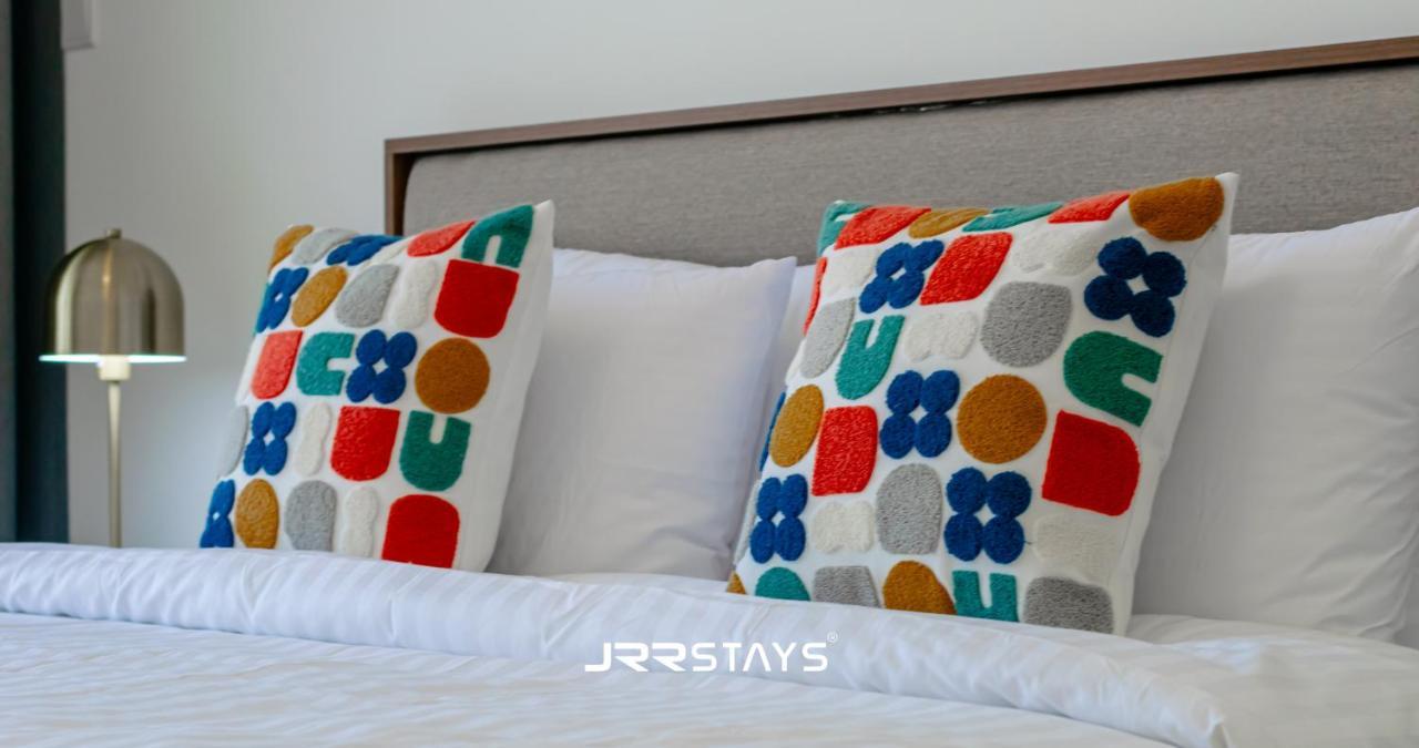 Apartment Sleek & Modern - In Jvc *