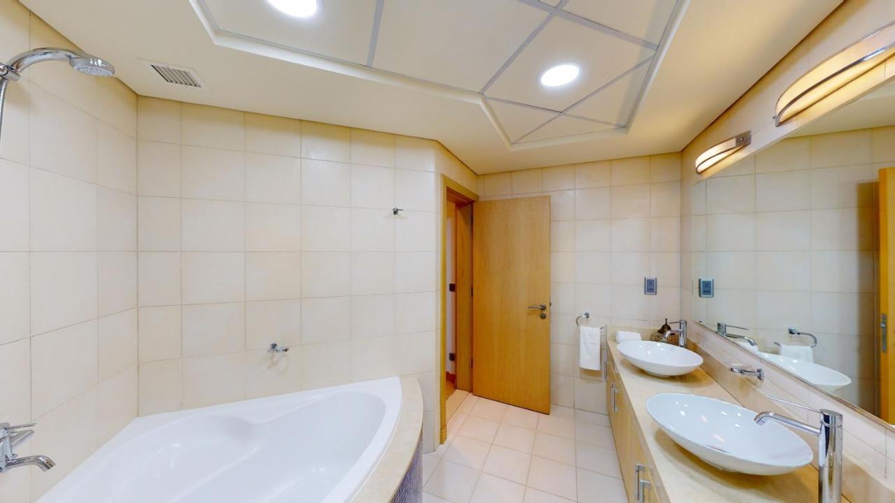 Daire Al Dabas Views, 3bd Sleeps 6, Beachfront & Pool Access *