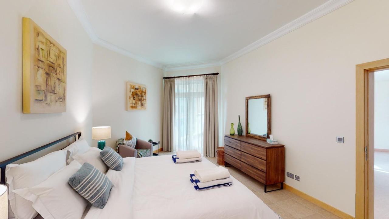 Al Dabas Views, 3bd Sleeps 6, Beachfront & Pool Access Daire *
