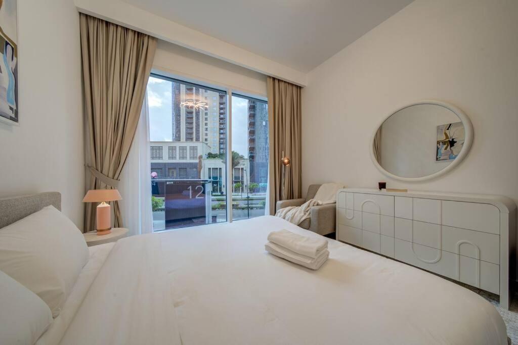 Spacious L Brand New L Great Amenities Apartment *