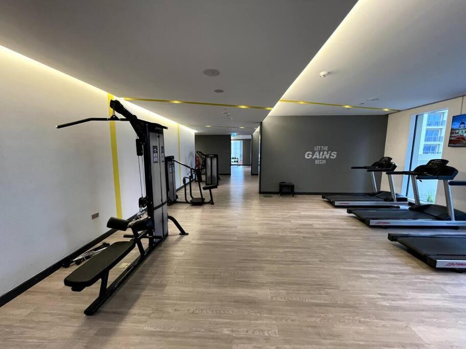 Apartment Spacious L Brand New L Great Amenities *