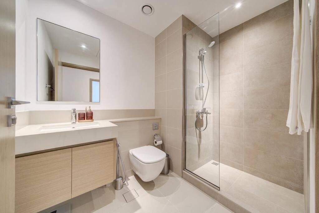 Spacious L Brand New L Great Amenities Apartment *