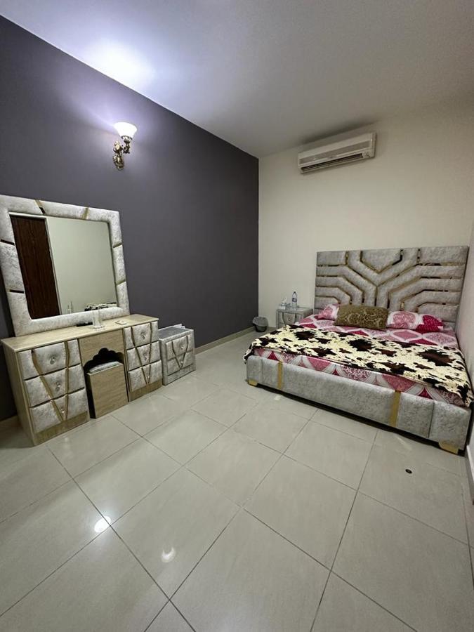 Standard With Common Washroom Konukevi Dubai
