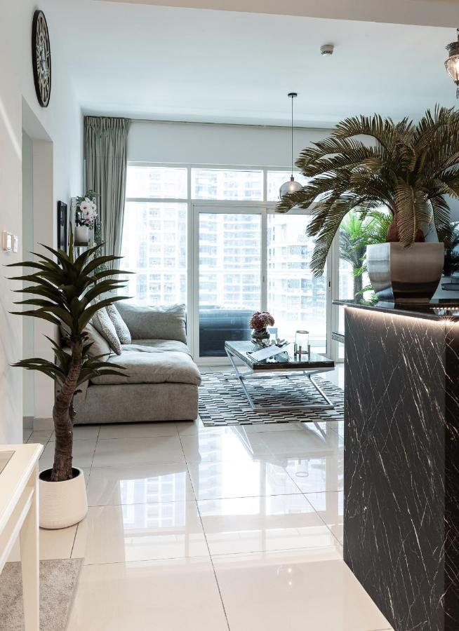 Exclusive Marina With Private Jacuzzi Dubai