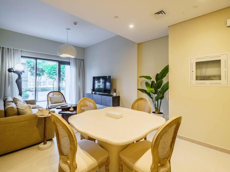 Sophisticated 2br In Unbeatable Downtown Location Daire