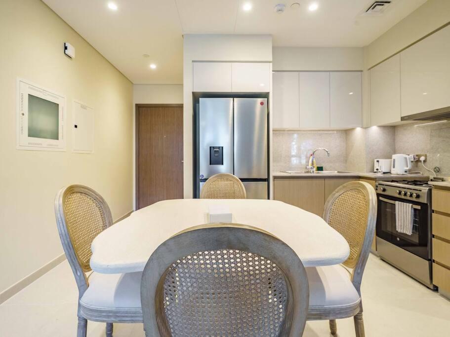 Sophisticated 2br In Unbeatable Downtown Location Daire Dubai