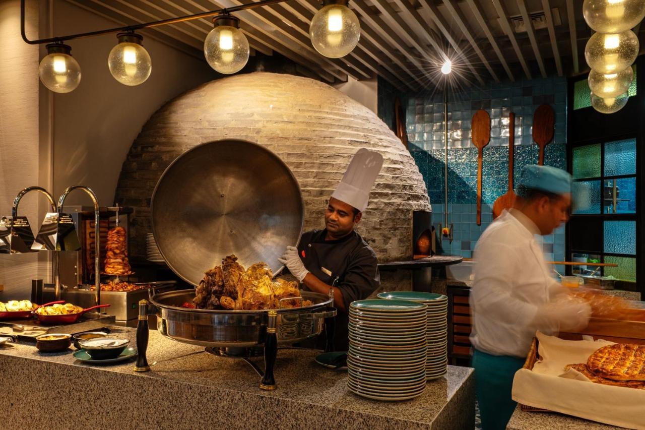 Sheraton Mall Of The Emirates Hotel, 5* Dubai