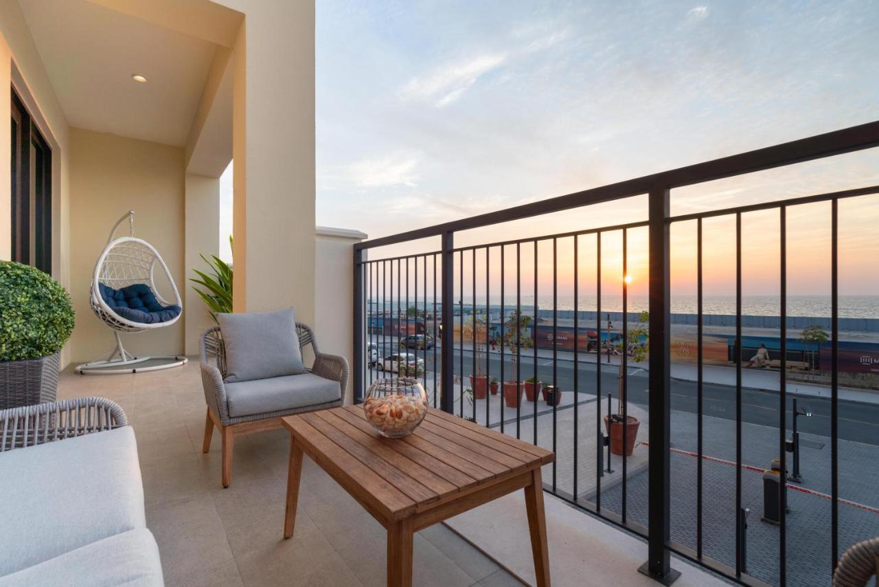 Ultimate With Big Terrace, Amazing Sunset, Perfect For 4 People Apartamento Dubai
