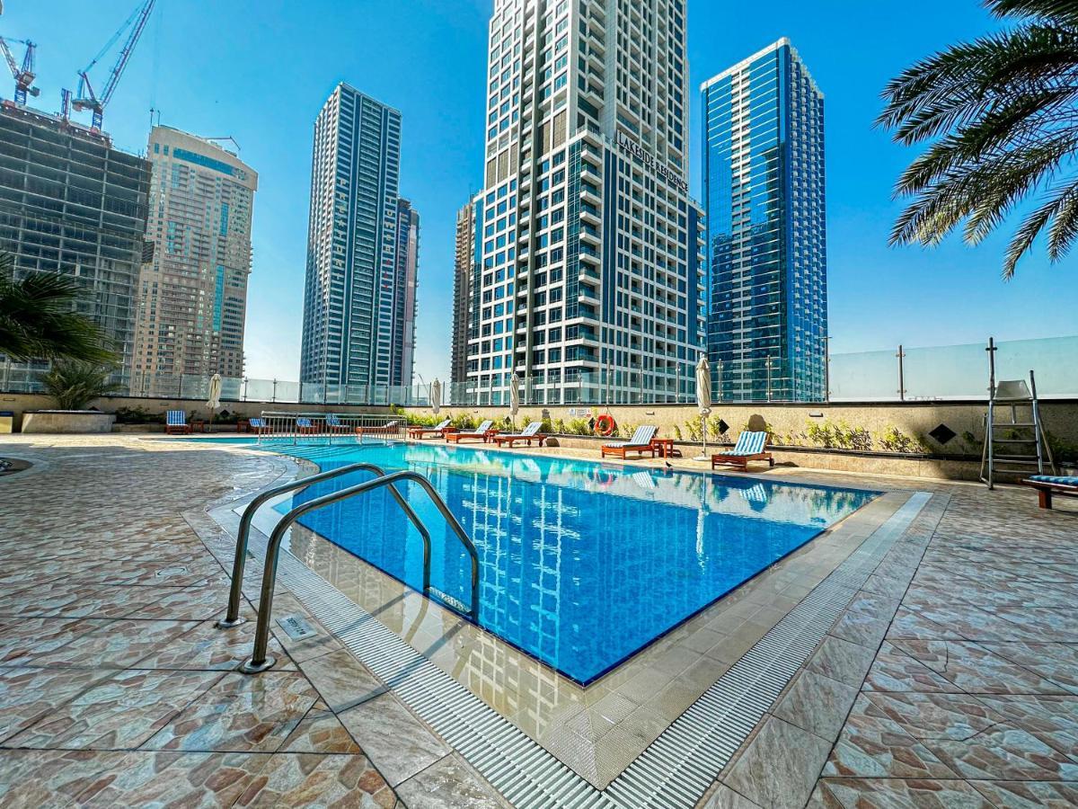Higuests - Lake-view Studio In Vibrant Area In Jlt Dubai
