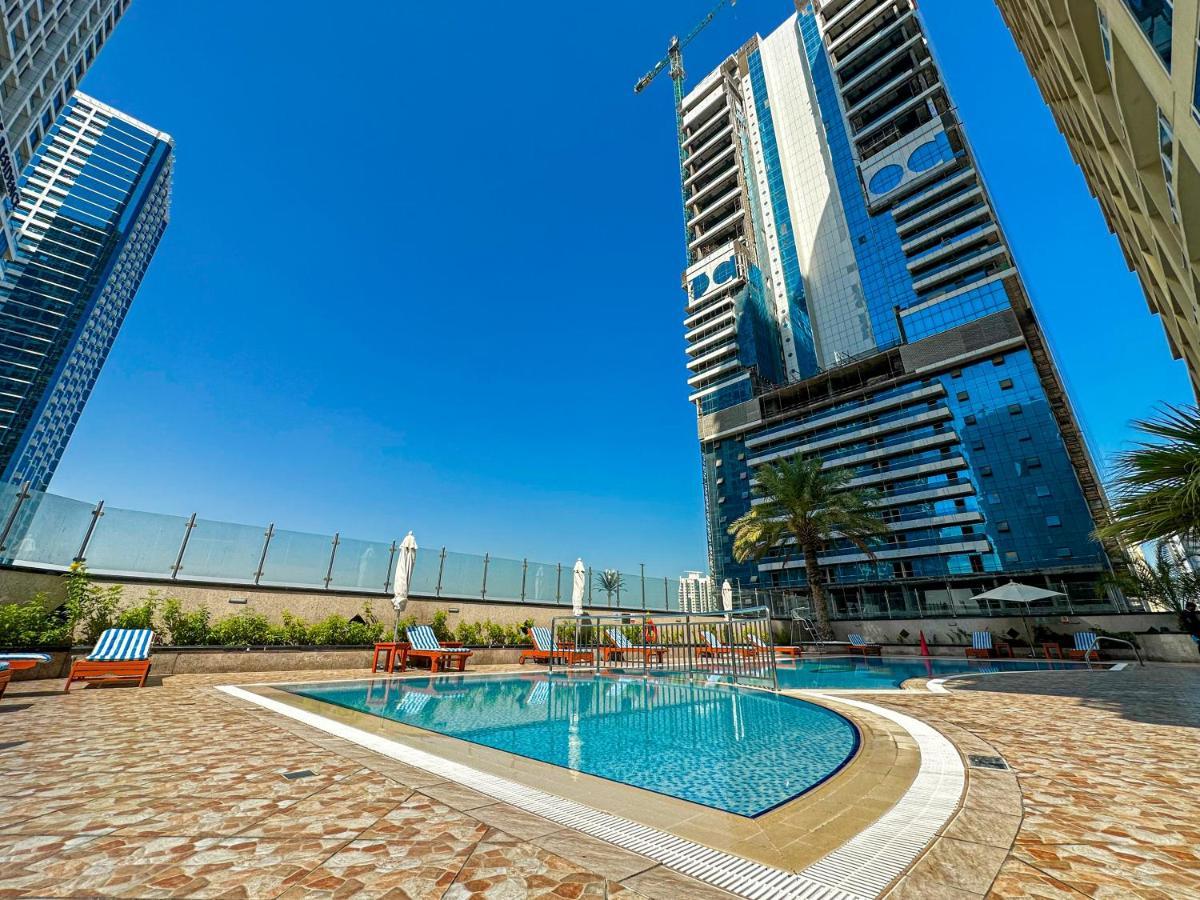 Higuests - Lake-view Studio In Vibrant Area In Jlt Daire Dubai