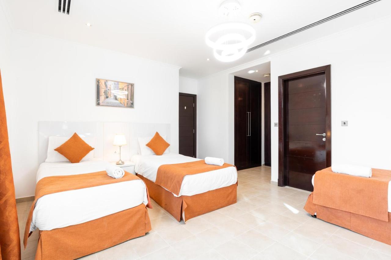 6 Plus 1 Bdr Jumeirah Park With Amz Climatized Huge Private Pool - 5 Min From Jbr Beach * Dubai