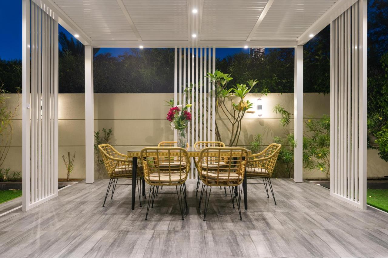 6 Plus 1 Bdr Jumeirah Park With Amz Climatized Huge Private Pool - 5 Min From Jbr Beach Dubai