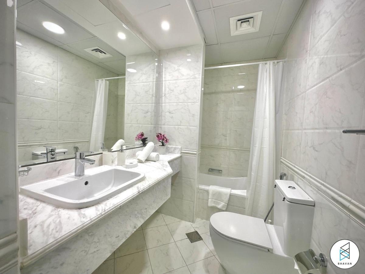 Apartment At Business Bay By Bhavan Dubai