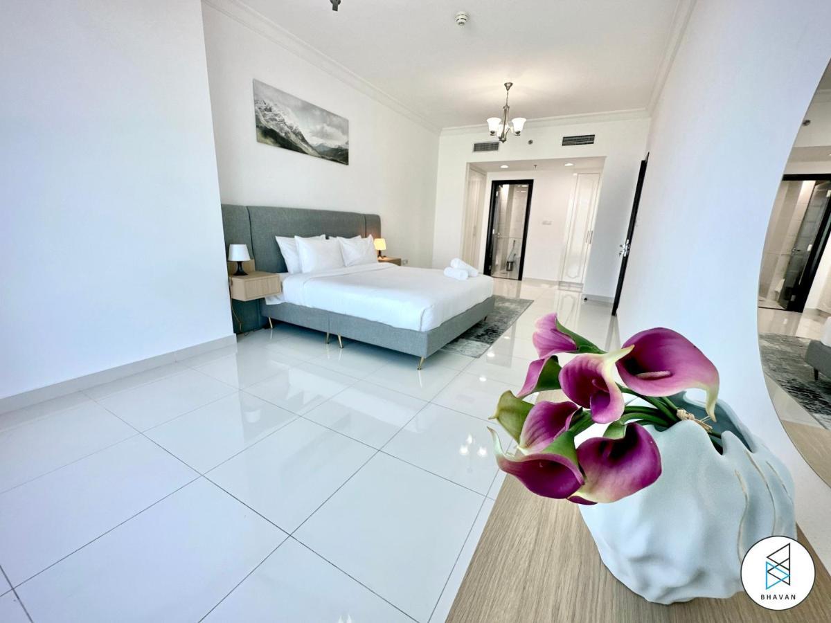 Apartment At Business Bay By Bhavan Dubai