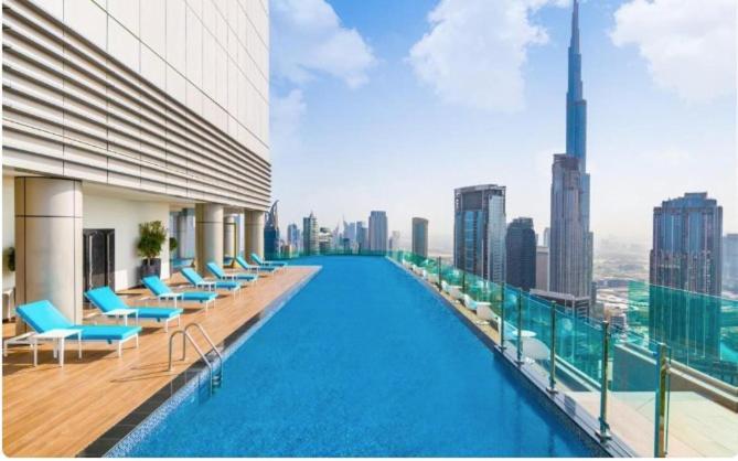 Vacay Lettings -spotlight Infinity Pool At Paramount Tower * Dubai
