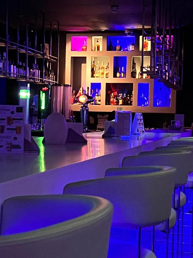Hues Boutique 4*