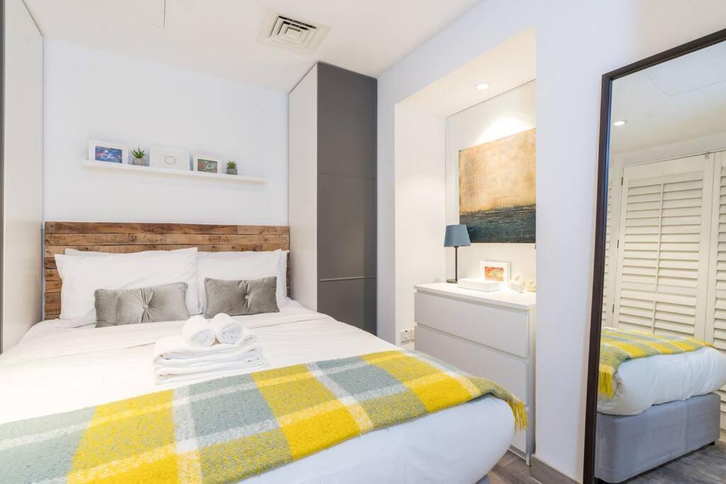 Luxury & Style With Terrace & View Downtown Apartment