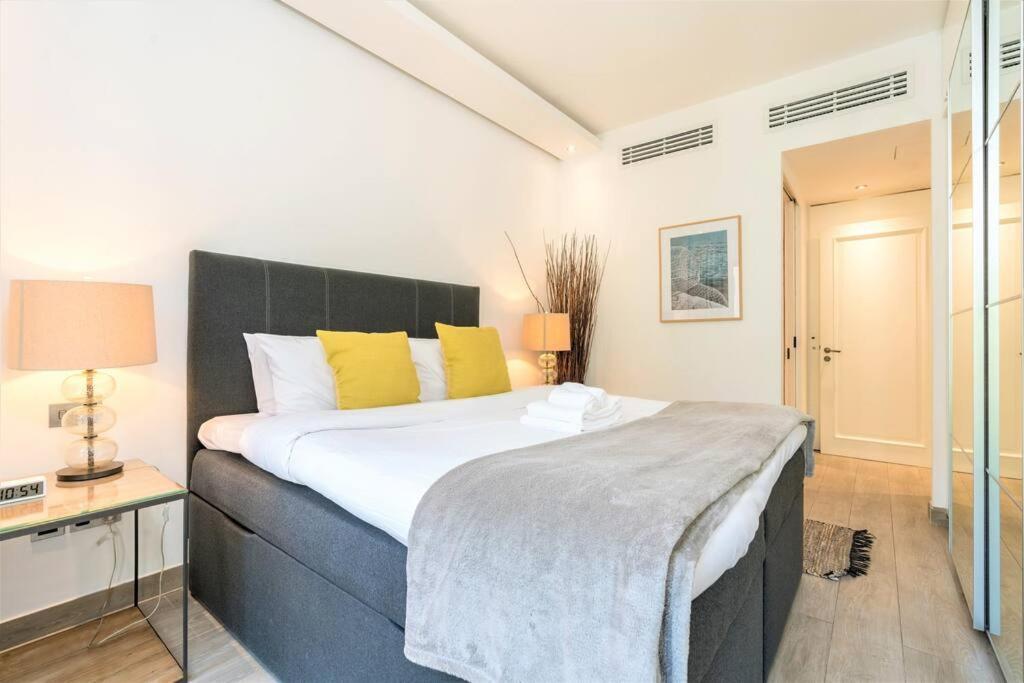 Luxury & Style With Terrace & View Downtown *