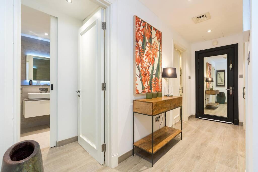 Luxury & Style With Terrace & View Downtown Apartment Dubai
