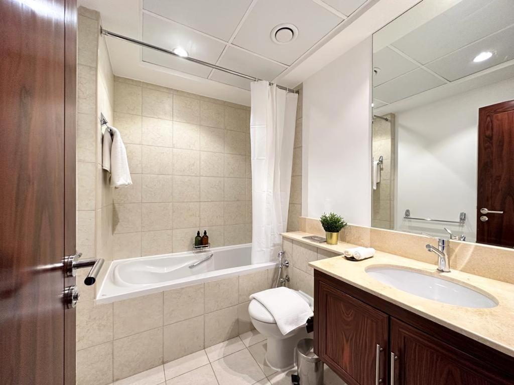 Apartment Durrani Homes - Supreme 5br Besides Mall With Burj Khalifa And Fountain View Dubai