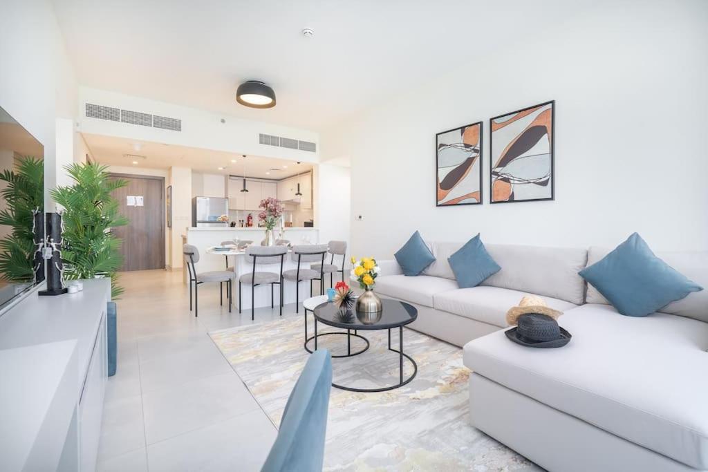 Vogue Al Wasl 1 West 13th Floor With Large Balcony For View Of Sheikh Zaid Road And One Za'abeel Tower And Burj Khalifa, Walkable To Metro With Easy Access To Sheikh Zayed Road & World Trade Centre Apartamento