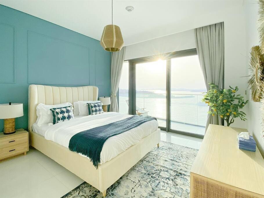 Trophy 2bdr Sandy Shores Retreat With Panoramic Sea View & Private Access Apartment *