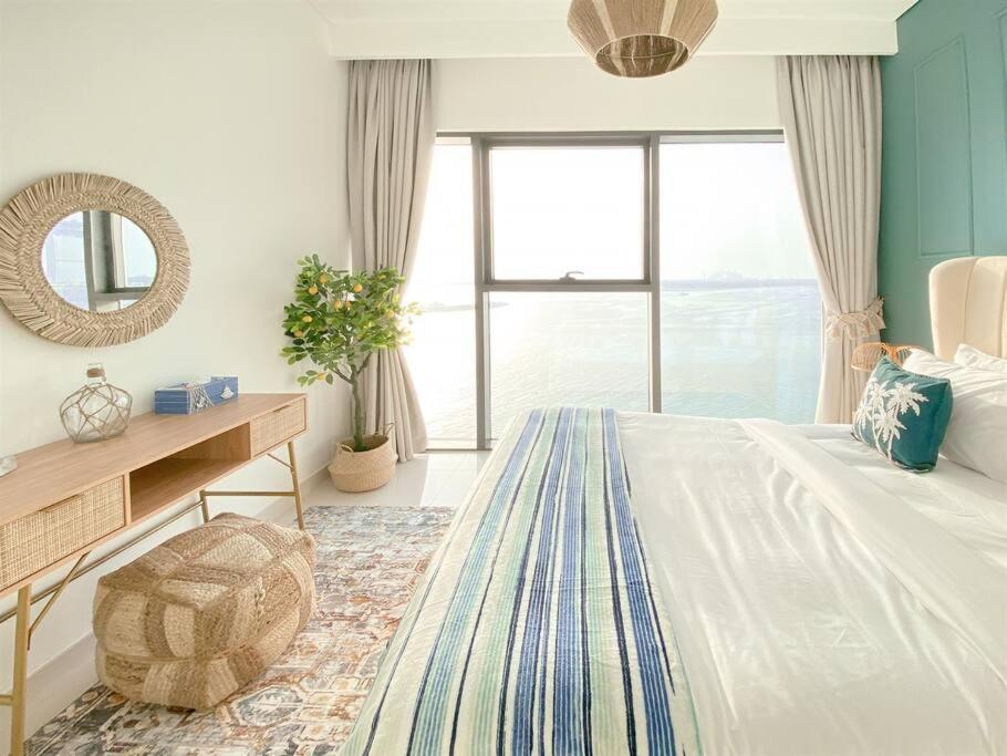 Trophy 2bdr Sandy Shores Retreat With Panoramic Sea View & Private Access Apartment