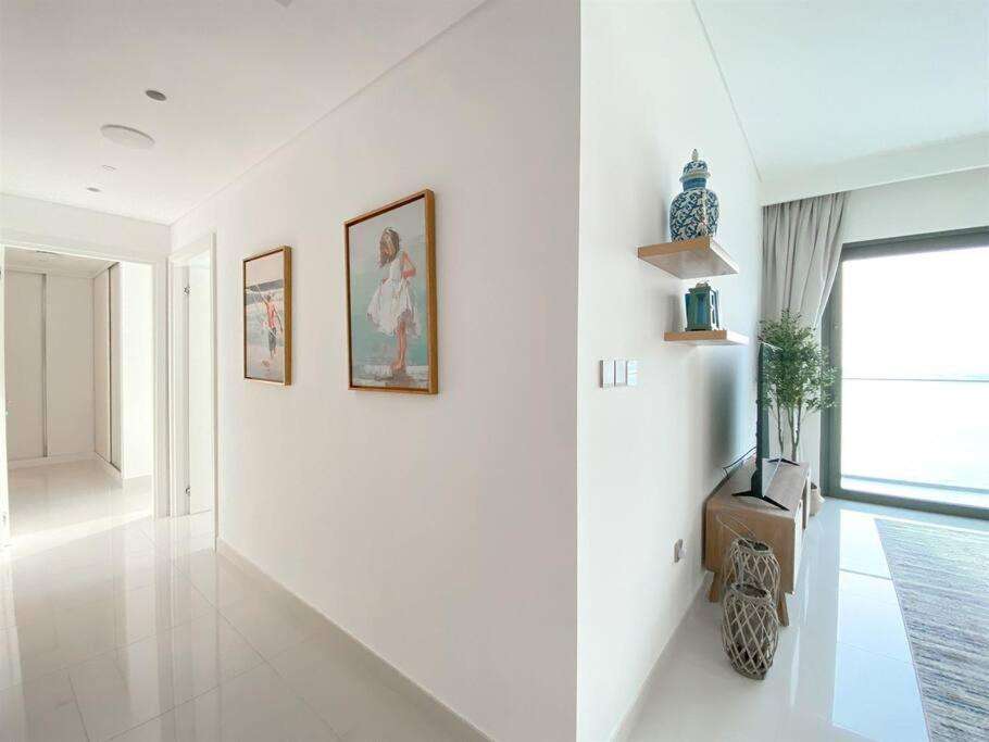 Trophy 2bdr Sandy Shores Retreat With Panoramic Sea View & Private Access Apartment Dubai