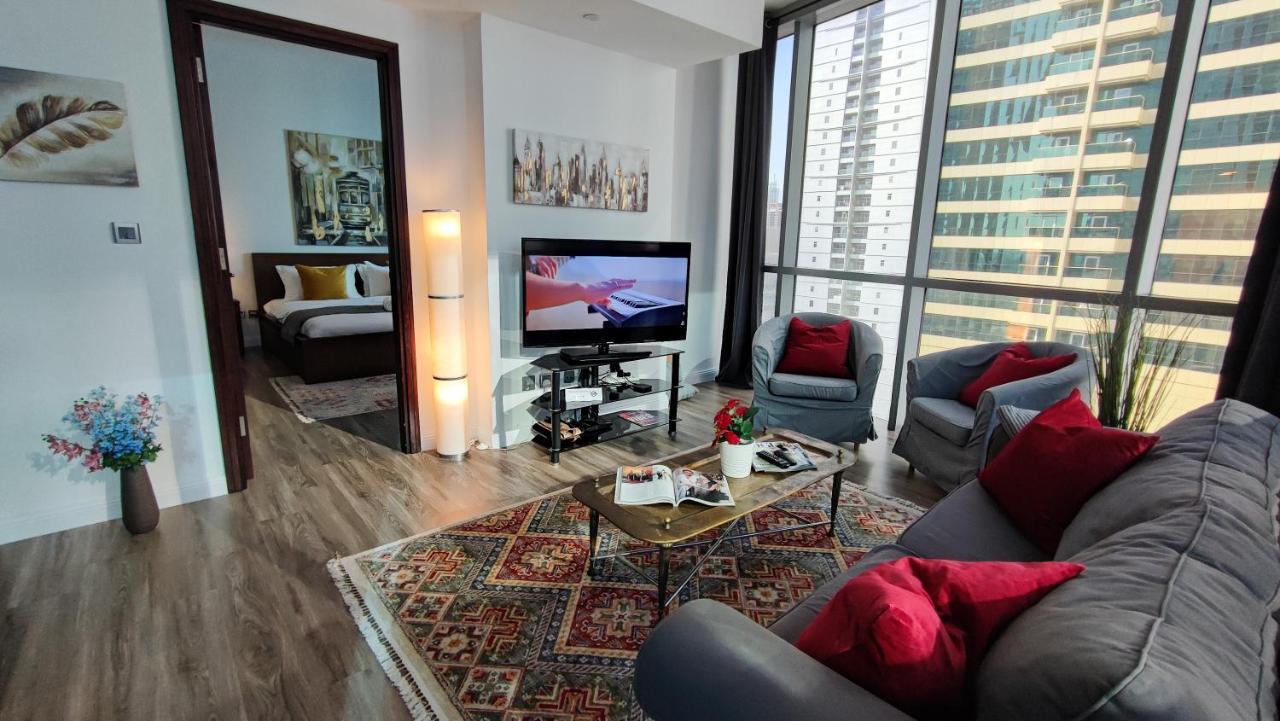 Daire La Buena Vida Homes - Luxe 1bd, Boutique Full Lakeview 1m To Metro, & Almas Tower Dubai